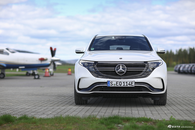 豪门电动车标杆！实拍奔驰全新EQC