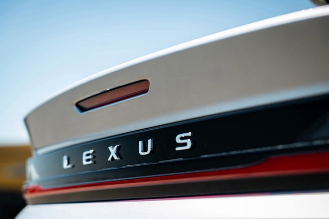 2025款雷克萨斯R 300e 35th Edition 官图