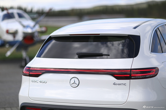 豪门电动车标杆！实拍奔驰全新EQC