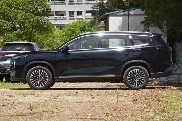 2025款瑞虎8 PLUS C-DM 1.5T 116KM豪华型 5座