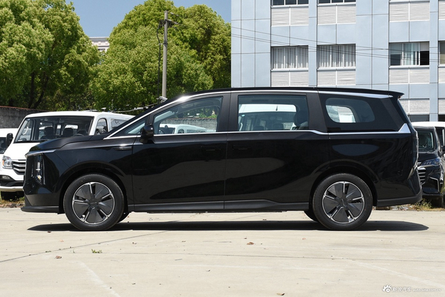 2024款上汽大通MAXUS 大家MIFA7 410km 行政标准续航版