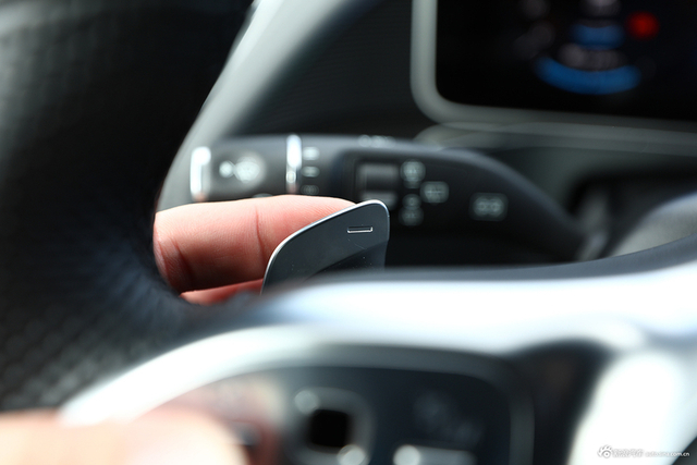 豪门电动车标杆！实拍奔驰全新EQC