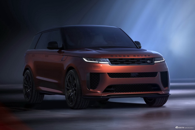 2025款揽胜运动 4.4 V8 SV Carbon 官图