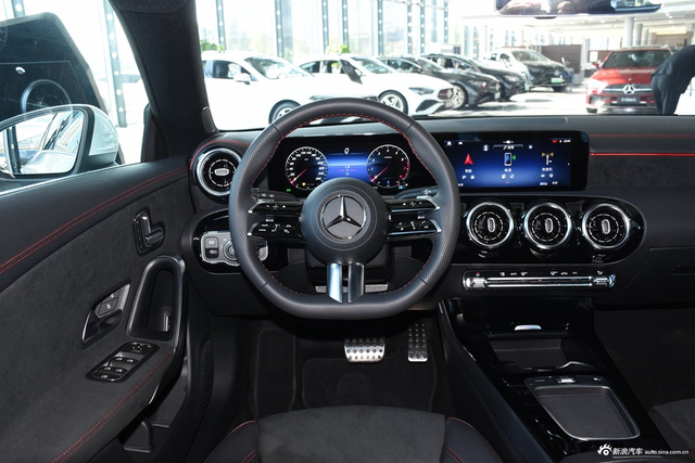 2024款奔驰CLA级 200 猎跑车