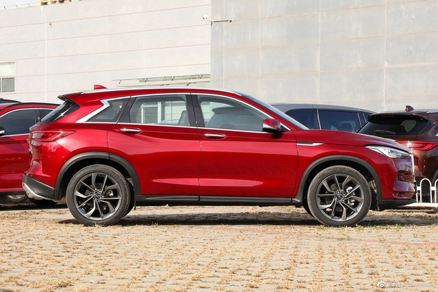 2024款英菲尼迪QX50 2.0T四驱豪华版
