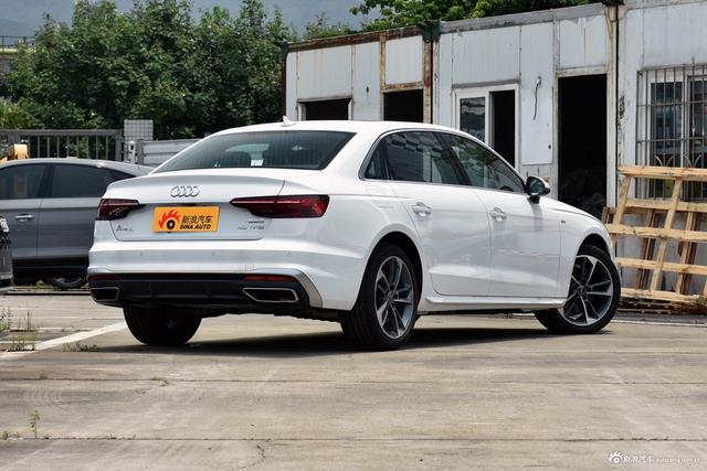 2025款奥迪A4L 200万辆悦享版 40 TFSI 时尚动感型