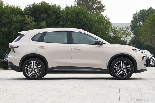 2025款MG ES5 525max 后驱智驾版