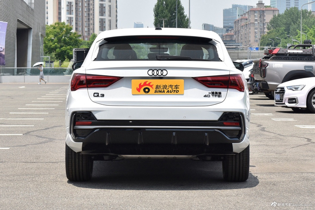 2025款奥迪Q3 Sportback quattro45周年典藏版 40TFSI 时尚型