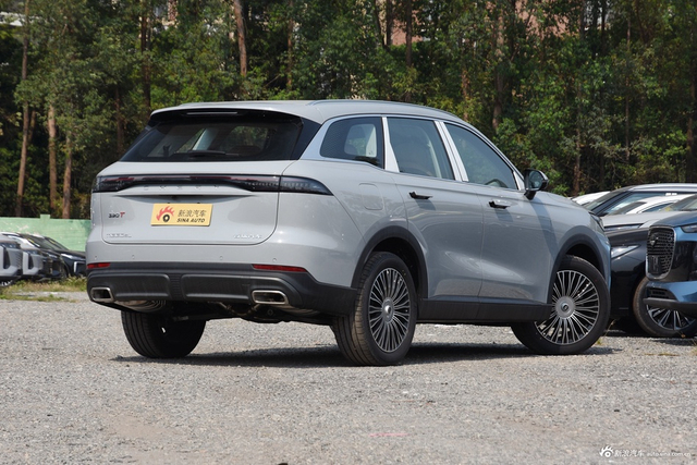 2024款瑞虎8 L 2.0T 两驱尊贵版 7座