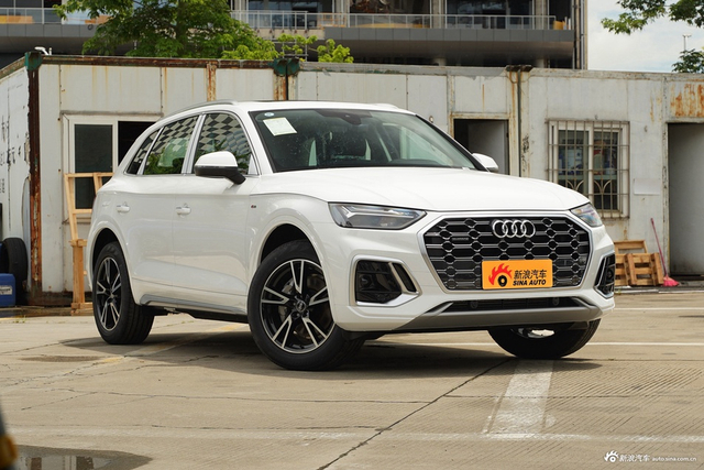 2025款奥迪Q5L 45周年典藏版 40 TFSI 时尚动感型