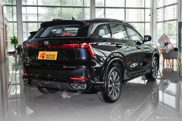 2024款长安CS75 PLUS 第三代 冠军版 1.5T 智驾劲航型