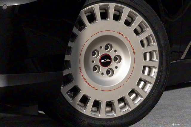 2025款电动MINI COOPER 463km COOPER SE 艺术家