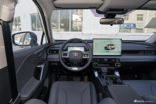 2026款RAV4荣放 2.0L 两驱豪华版