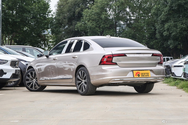 2025款沃尔沃S90 B5 智雅豪华版