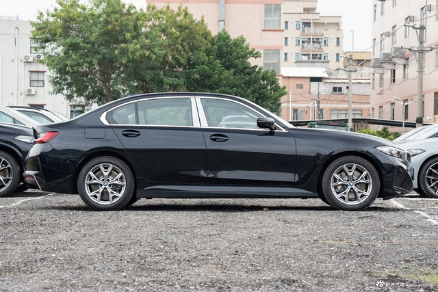 2024款宝马i3 eDrive 35 L