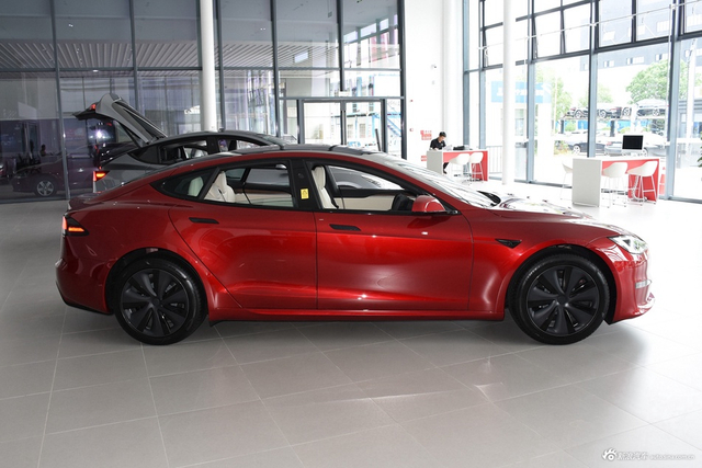 2023款特斯拉Model S 双电机全轮驱动版