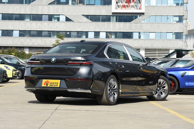 2023款宝马i7 eDrive50L 领先豪华套装