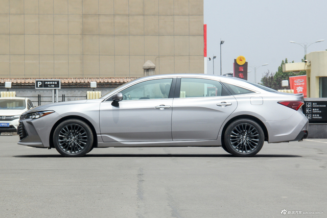 2019款亚洲龙 2.5L自动Touring尊贵版国V