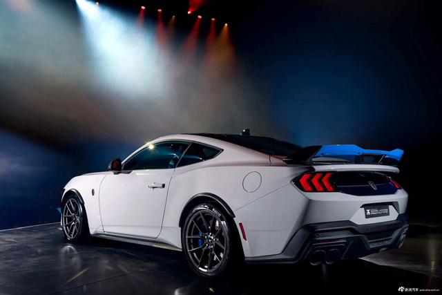 2026款Mustang Dark Horse T8 官图