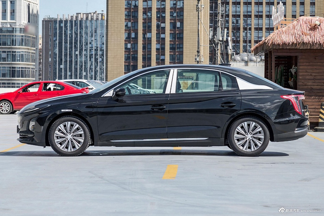 2024款红旗E-QM5 610km PLUS