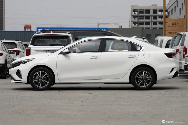 2024款起亚K3 1.5L CVT豪华智享版