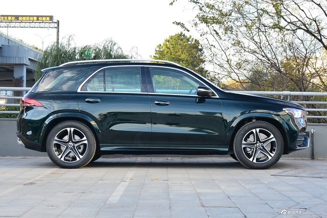 2023款奔驰GLE混动 350 e 4MATIC