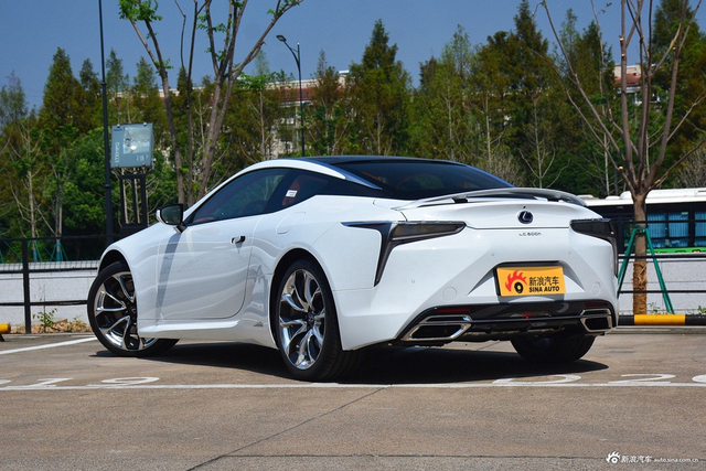 2020款雷克萨斯LC 500h 运动版