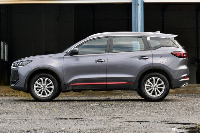 2025款瑞虎7 卓越版 1.5T CVT全球版