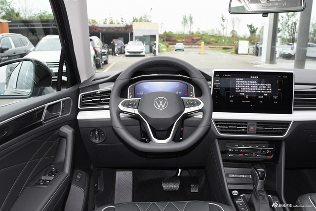 2024款途观L 出众款 300TSI 自动两驱龙腾版
