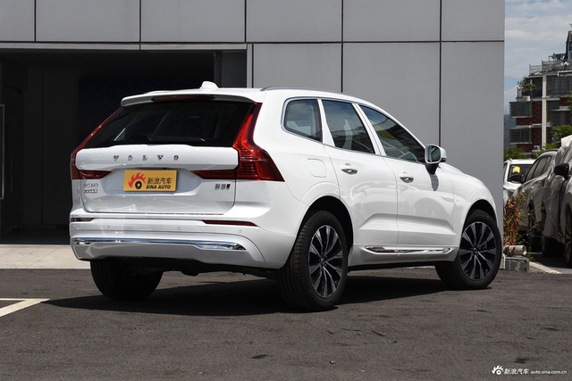2025款沃尔沃XC60 B5 四驱智远豪华版