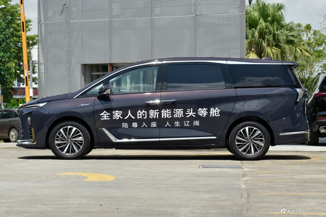 2026款别克GL8插混 陆尊 奢享版