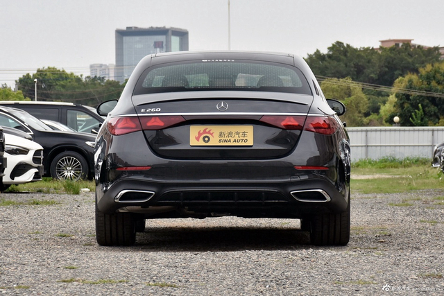 2025款奔驰E级(进口) E 260 运动版