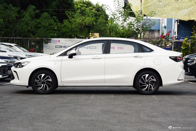 2021款北京U5 PLUS 1.5L手动豪华版