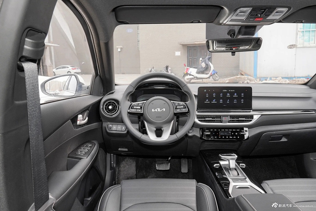 2024款起亚K3 1.5L CVT豪华智享版