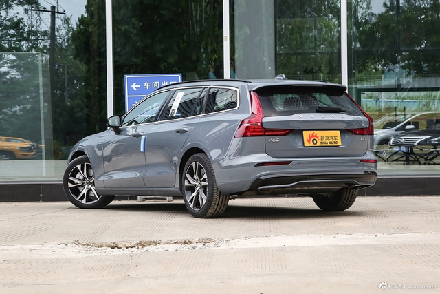 2024款沃尔沃V60 B5 智远运动版