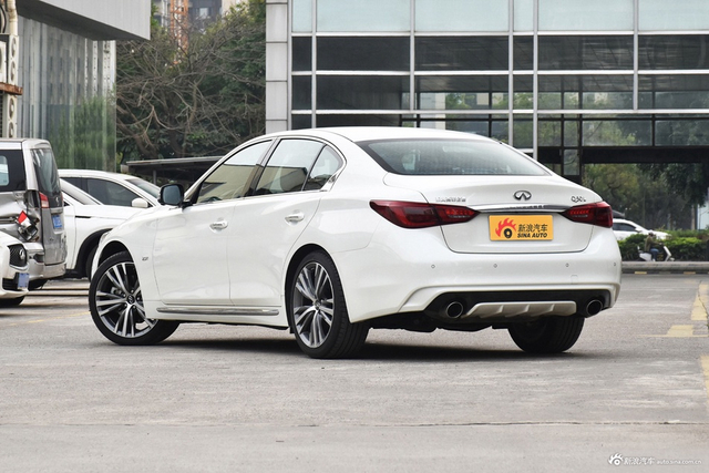 2022款英菲尼迪Q50L 2.0T自动进享运动版