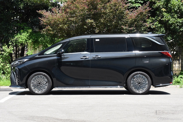 2023款雷克萨斯LM 350h 七座隽雅版