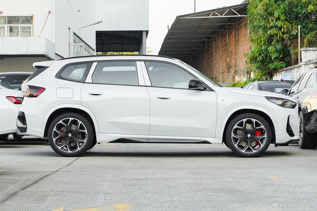 2025款宝马X1 M35Li