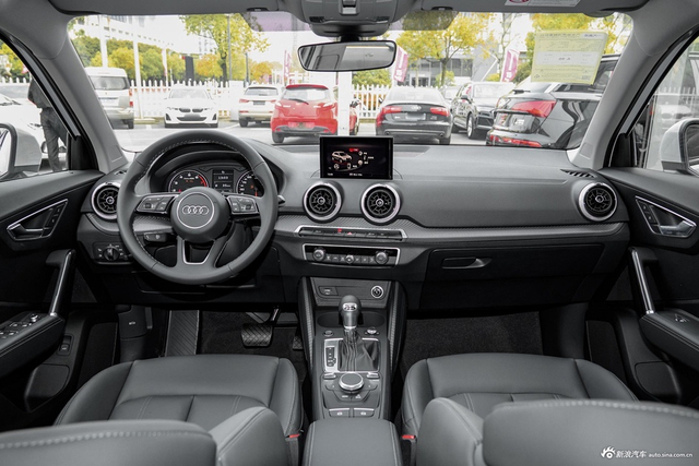 2024款奥迪Q2L 35TFSI 时尚致雅型