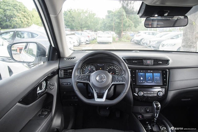 2023款奇骏 经典2.0L 两驱智联臻享版 5座