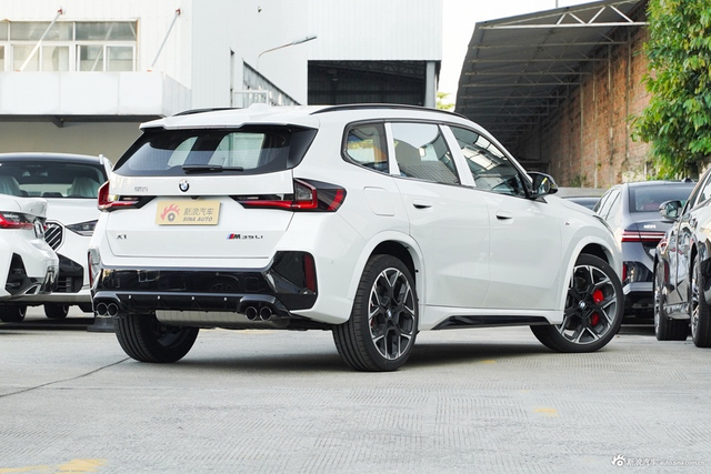 2025款宝马X1 M35Li