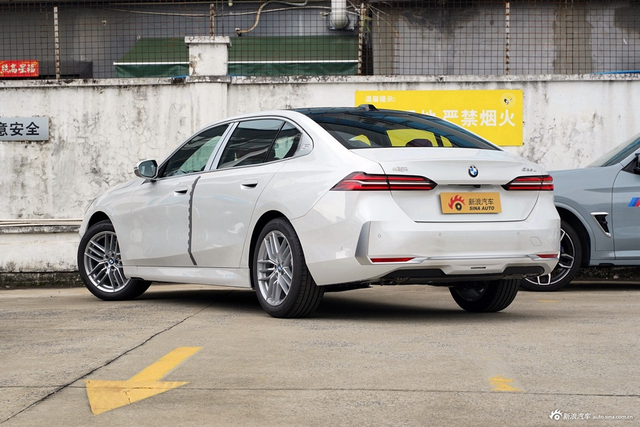 2025款宝马5系 525Li 豪华套装