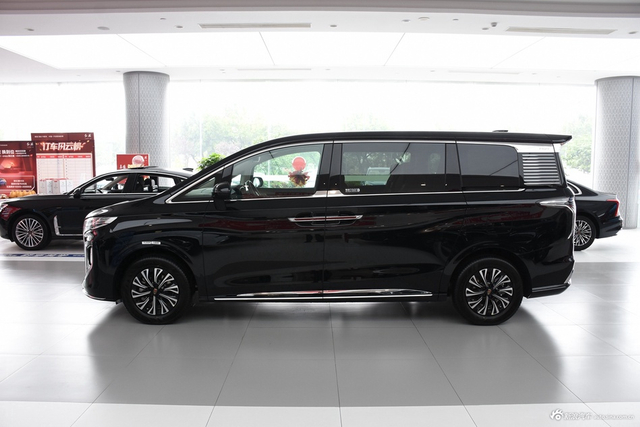 2024款红旗HQ9 PHEV 2.0T 四驱商务版