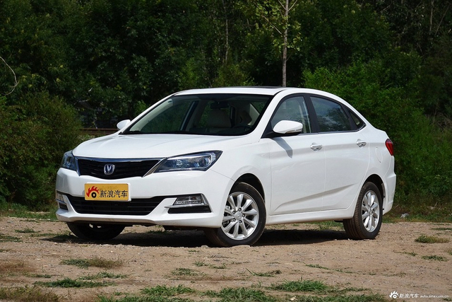 2016款悦翔V7 1.6L手动乐享型国V 雪域白