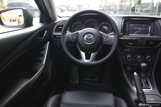 2015款阿特兹2.0L自动蓝天尊贵版 极夜黑