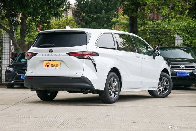 2027款赛那SIENNA 2.5L 双擎两驱舒适版