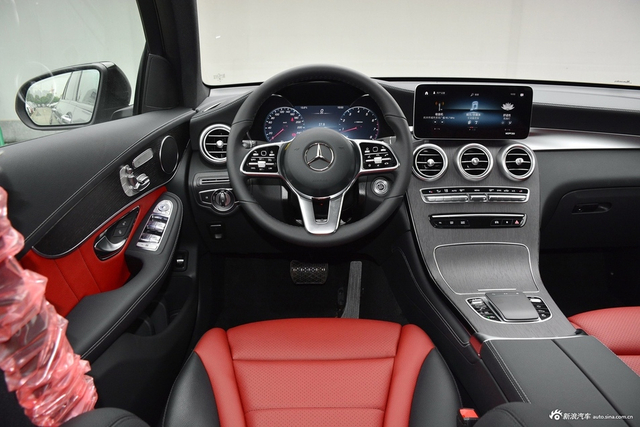 2020款奔驰GLC 300 4MATIC轿跑SUV 