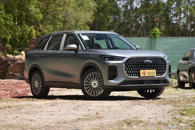 2024款瑞虎8 L 2.0T 两驱豪华版 7座