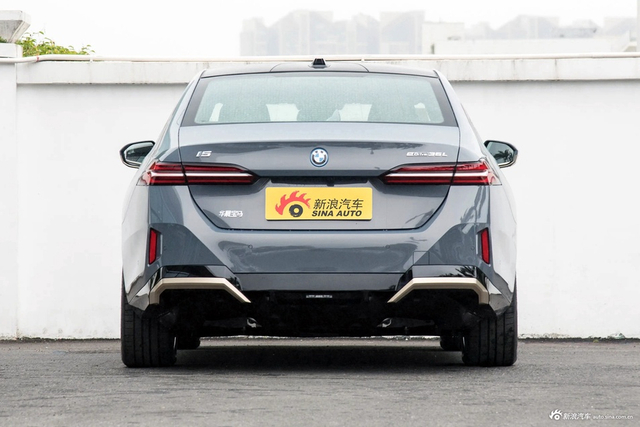 2024款宝马i5 eDrive 35L M运动套装