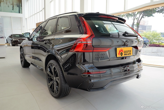 2026款沃尔沃XC60 B5 四驱智远极夜黑版
